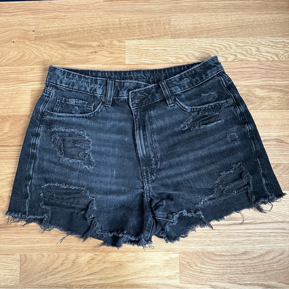American Eagle Mom Denim Jean Shorts (Distressed Black Denim Crossover)